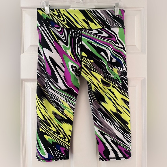 NWT Fabletics neon cropped leggings - Picture 1 of 5
